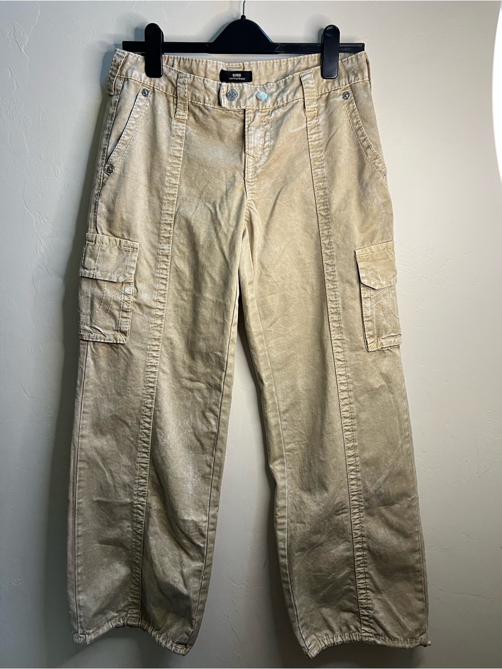 True Religion Wide Leg Cargo Pants in Beige 90s low rise baggy